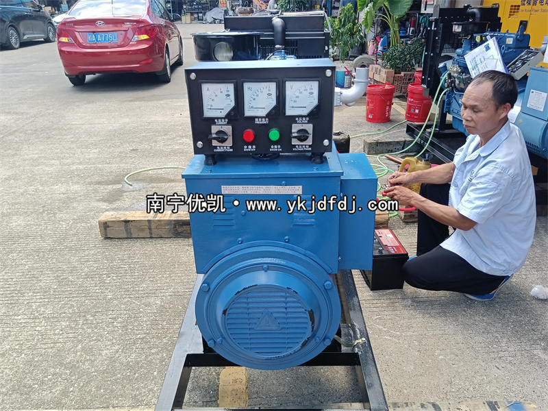 2024年7月25日，客戶到店自提30KW柴油發(fā)電機(jī)組