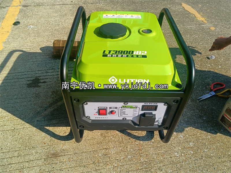 2024年10月11日，客戶到店自提3KW汽油變頻發(fā)電機(jī)