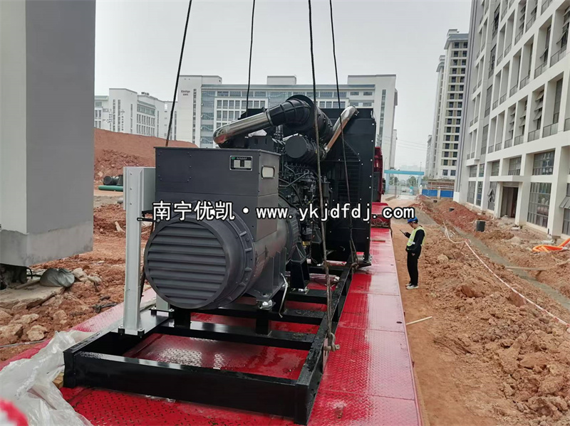 2024年11月6日，南寧項(xiàng)目1120KW上柴發(fā)電機(jī)組到貨安裝調(diào)試