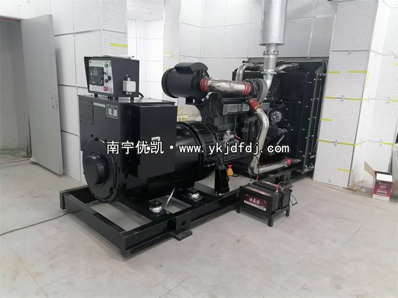 2024年11月17日，欽州項(xiàng)目500kw凱普柴油發(fā)電機(jī)組到貨安裝